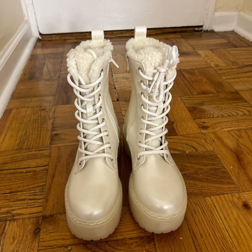 Boots size 7. Brand New.